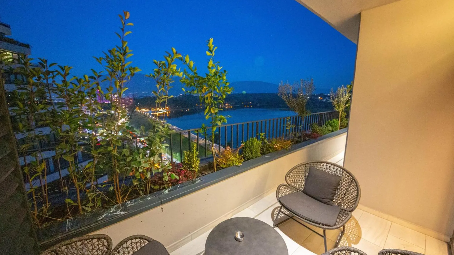 Tirana Lake Side Apartments Arnavutluk